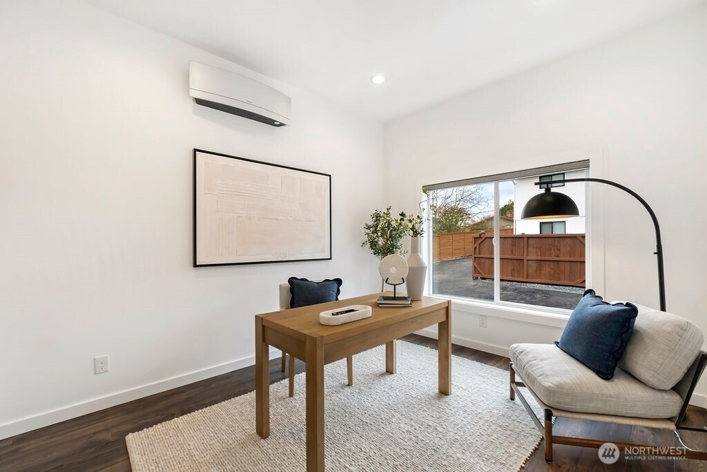 4837 S Holly Street , Seattle, WA 98118