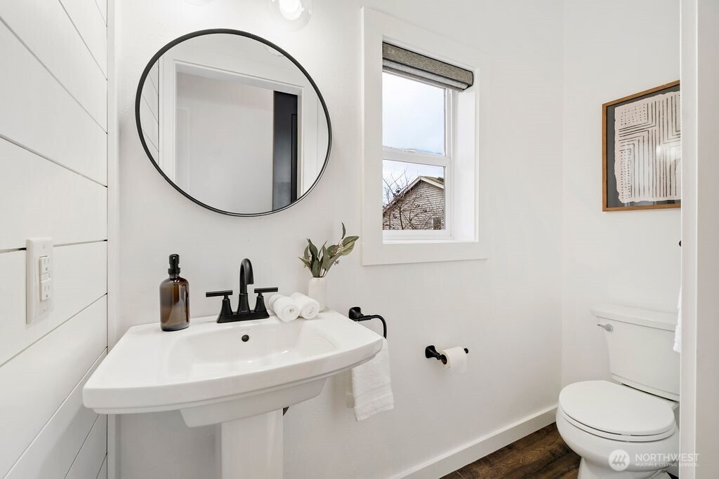 4837 S Holly Street , Seattle, WA 98118