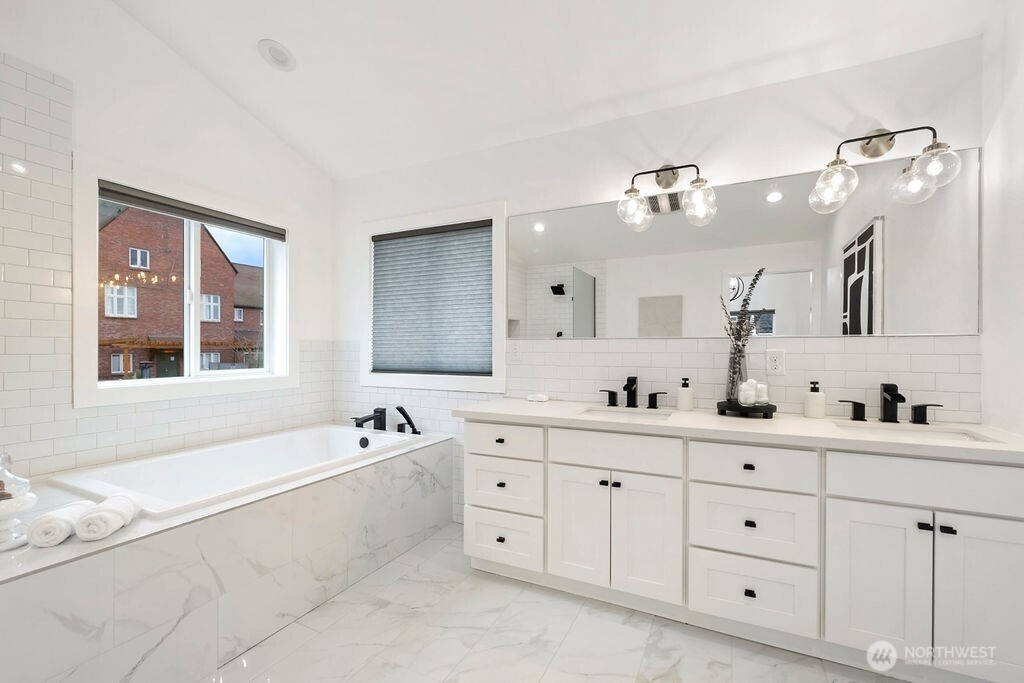 4837 S Holly Street , Seattle, WA 98118