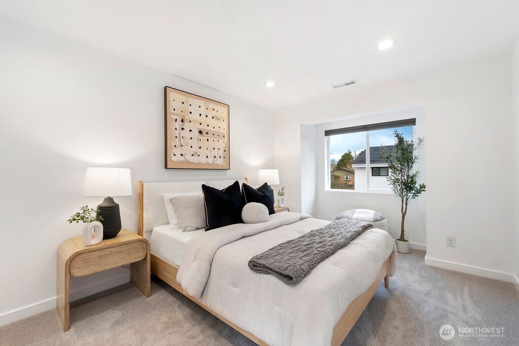 4837 S Holly Street , Seattle, WA 98118