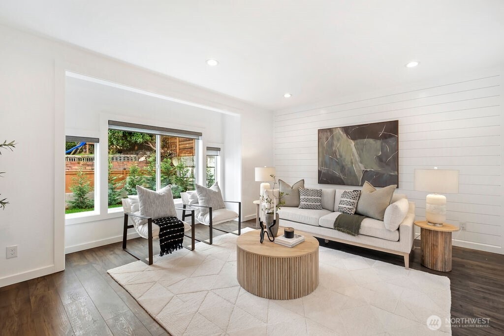 4837 S Holly Street , Seattle, WA 98118