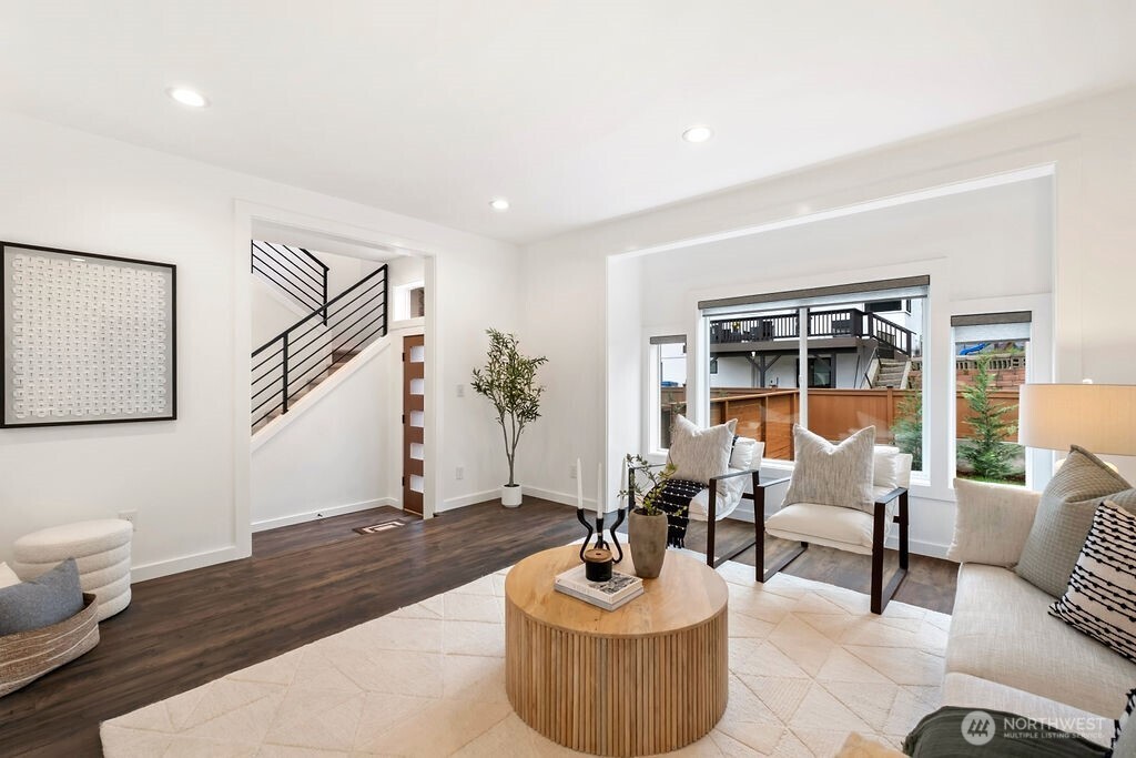 4837 S Holly Street , Seattle, WA 98118