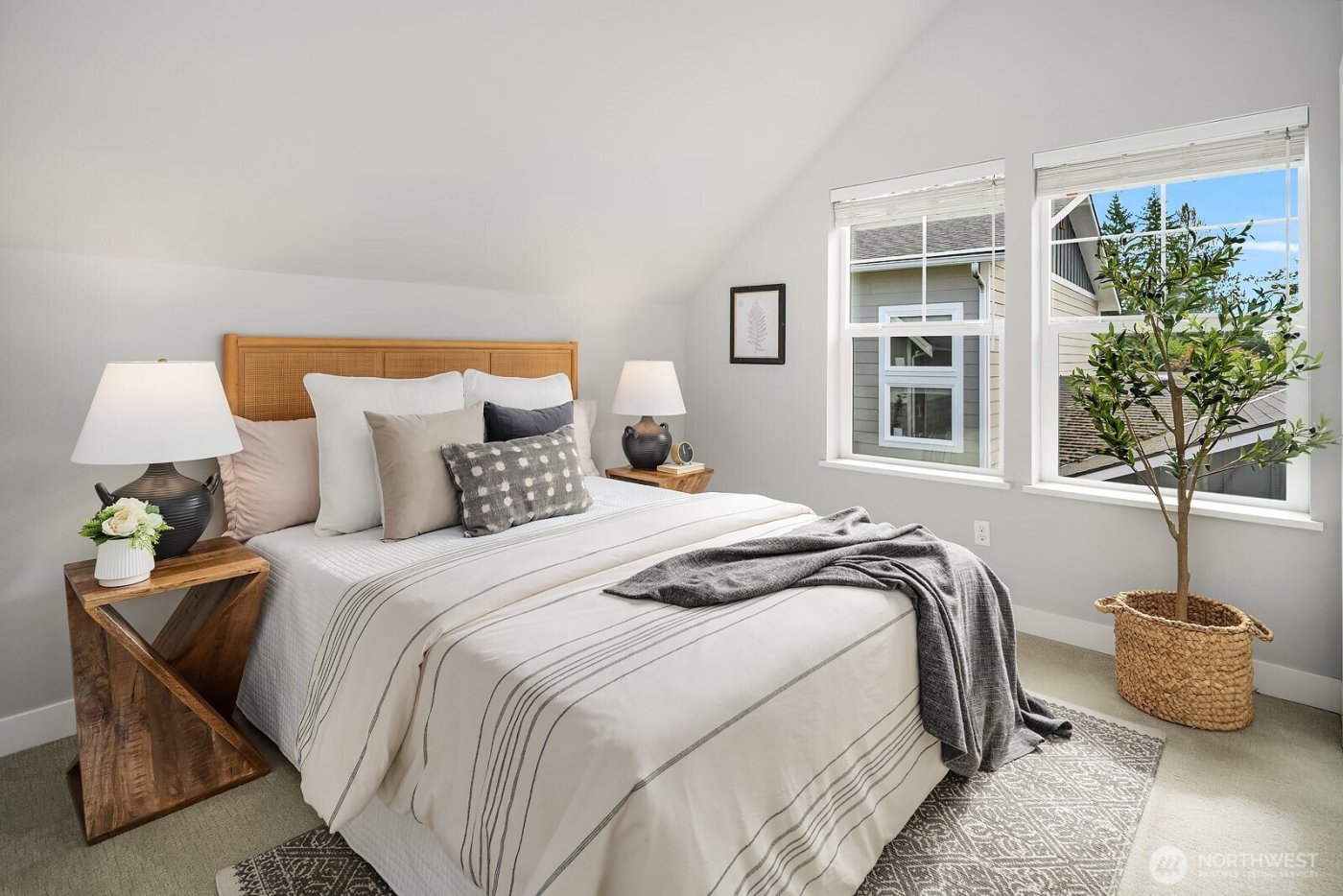 22773 SE 14th Court #10, Sammamish, WA 98075