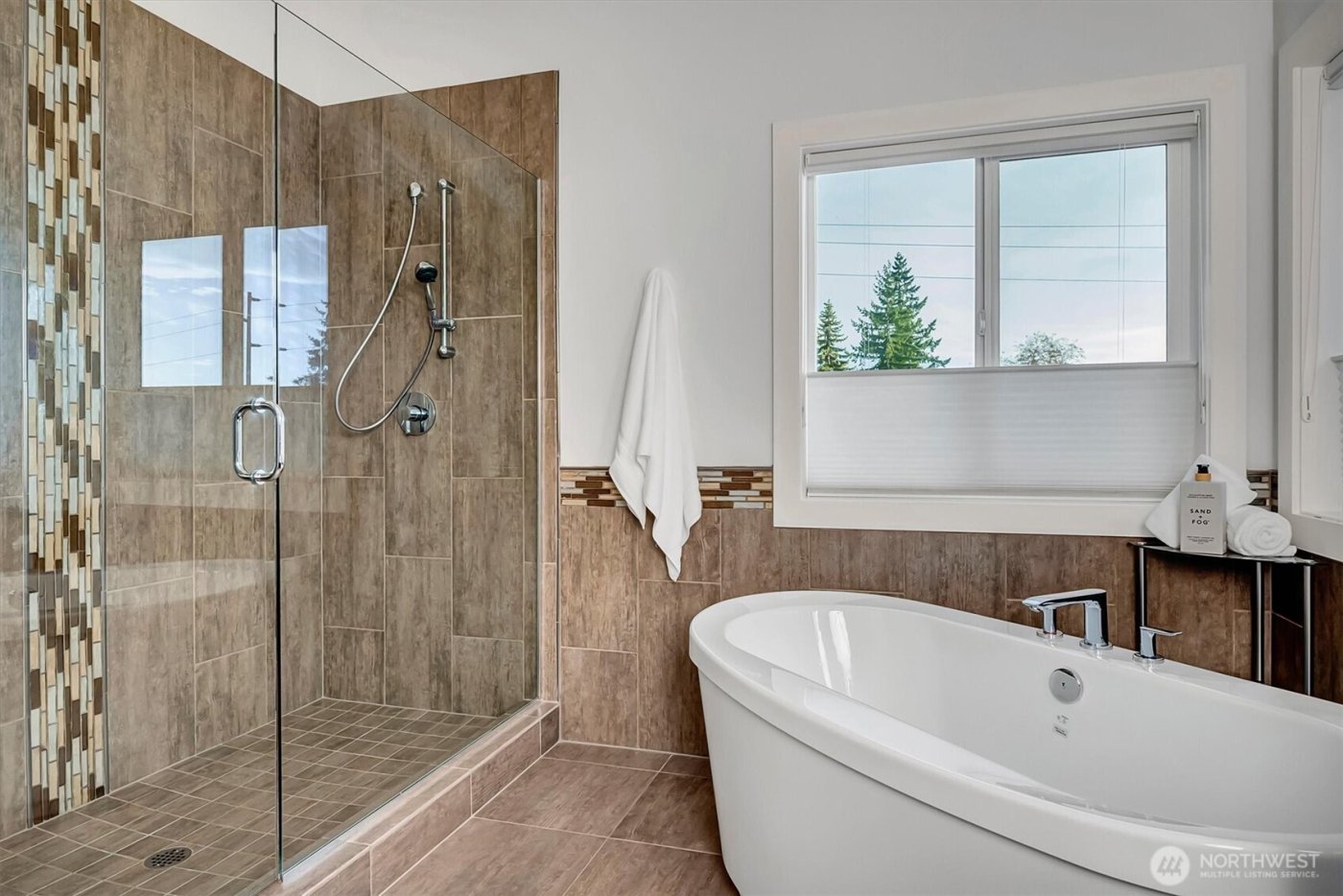 11421 NE 88th Street , Kirkland, WA 98033-5741