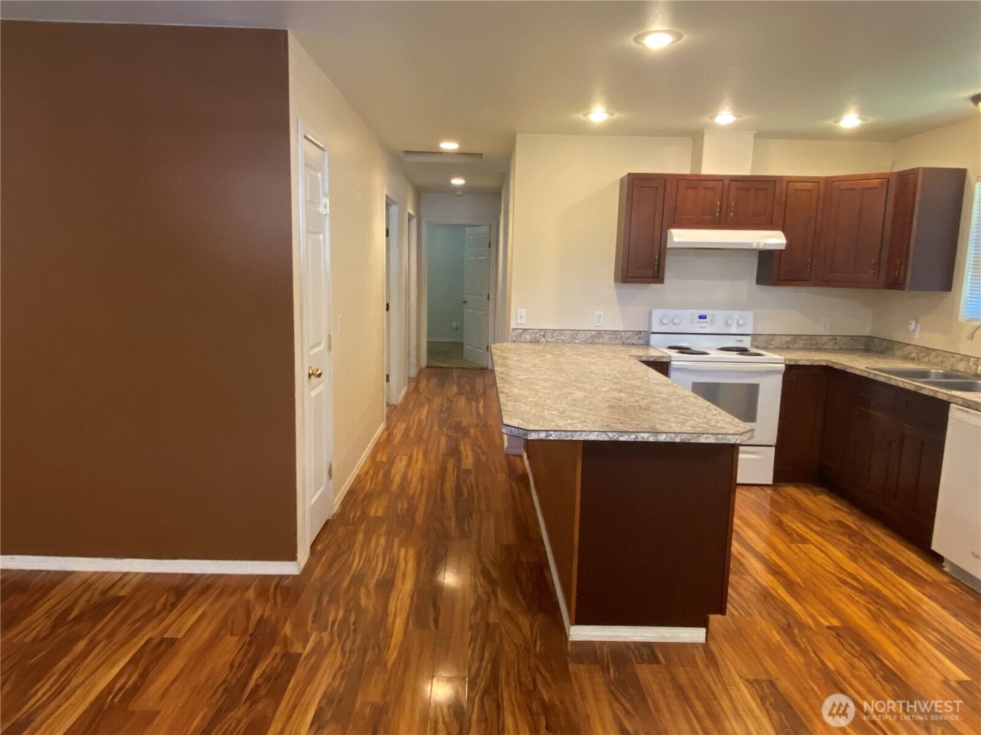 320 C Street , South Bend, WA 98586