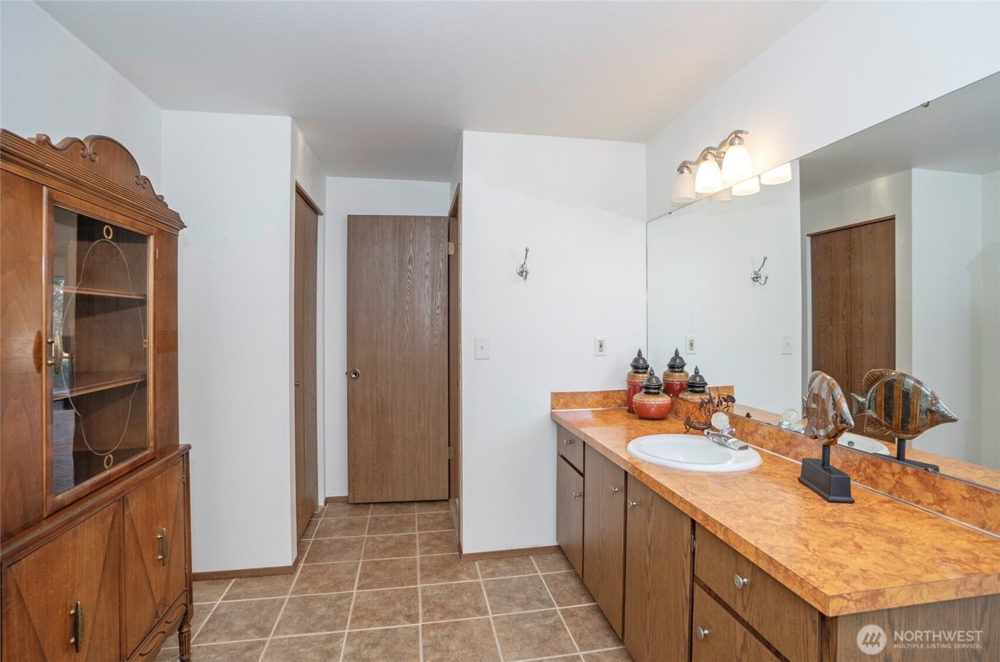 8401 Amber Drive SW, Lakewood, WA 98498-5042