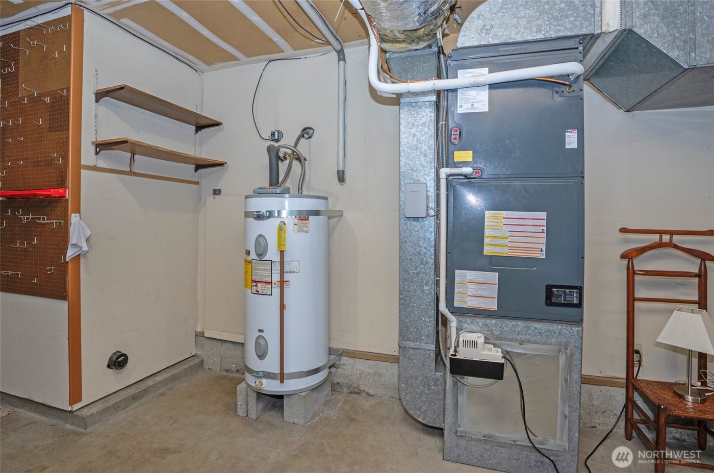 8401 Amber Drive SW, Lakewood, WA 98498-5042