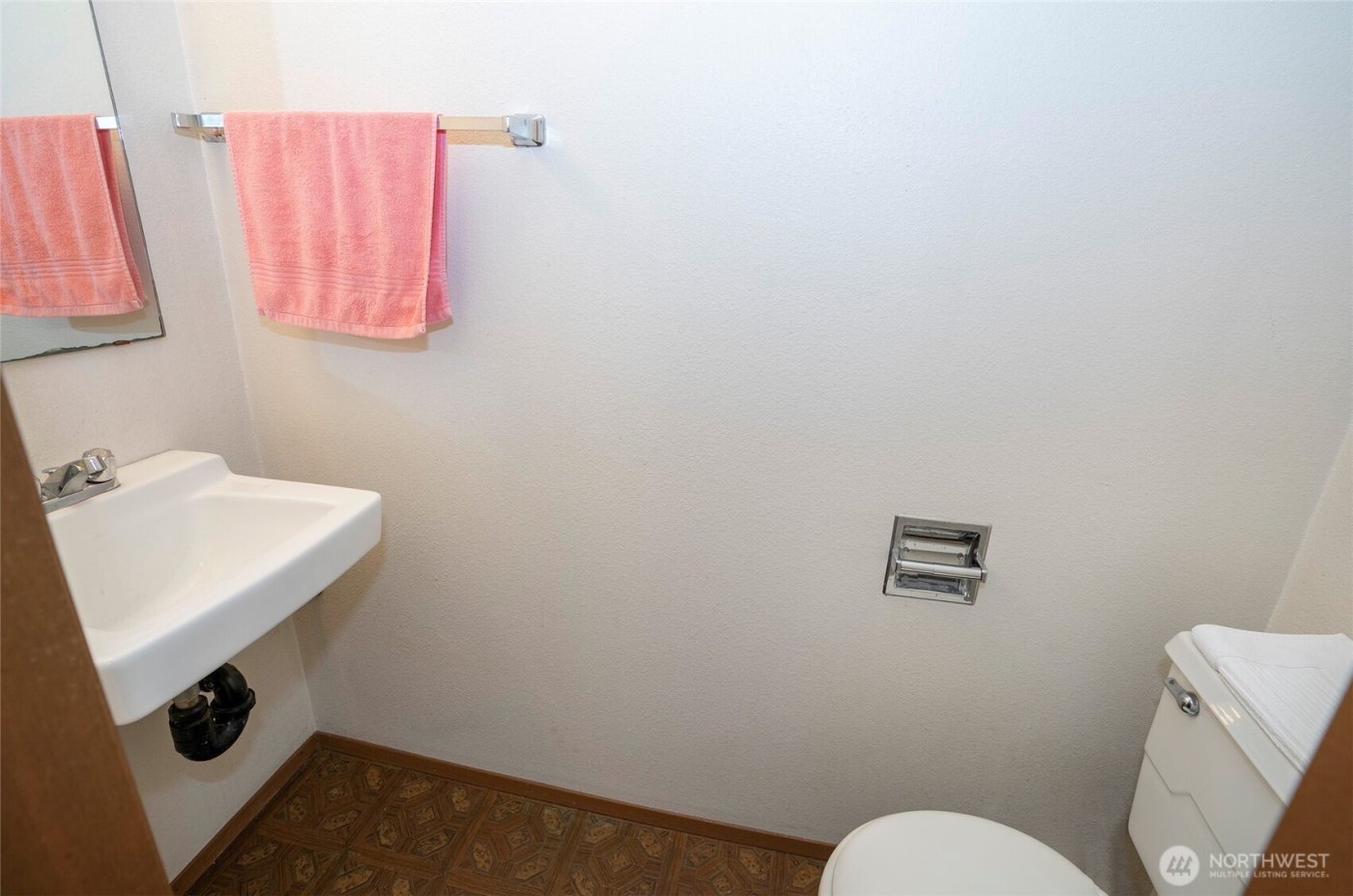 8401 Amber Drive SW, Lakewood, WA 98498-5042