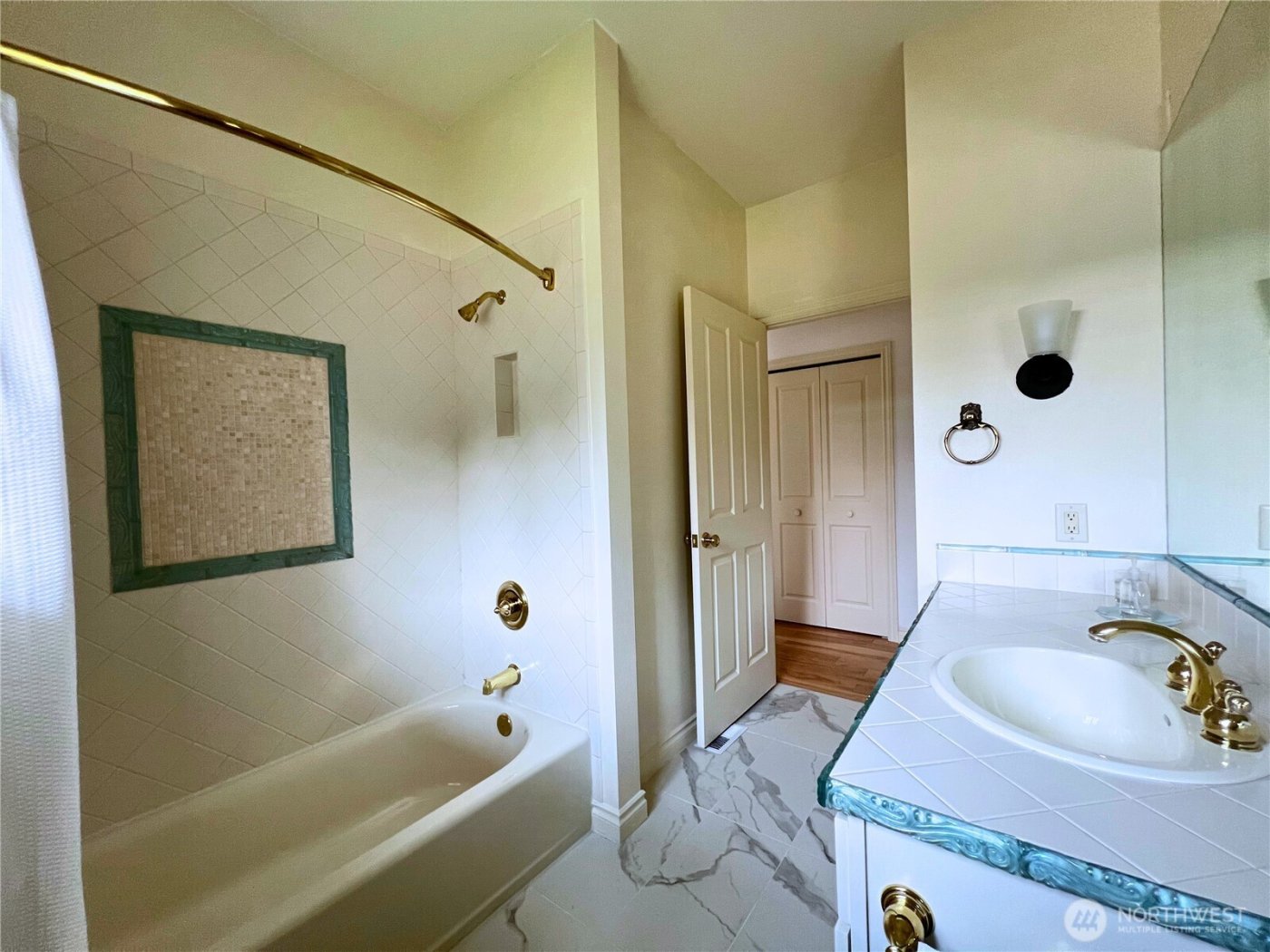 1601 Maiden Lane #E102, Wenatchee, WA 98801