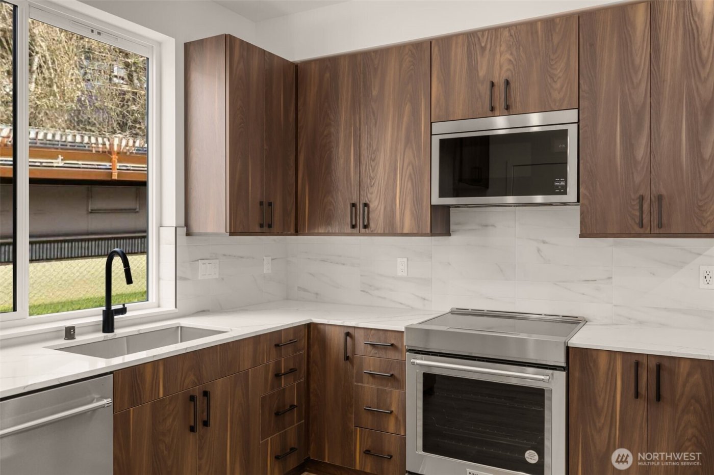 914 B 15th Avenue , Seattle, WA 98122