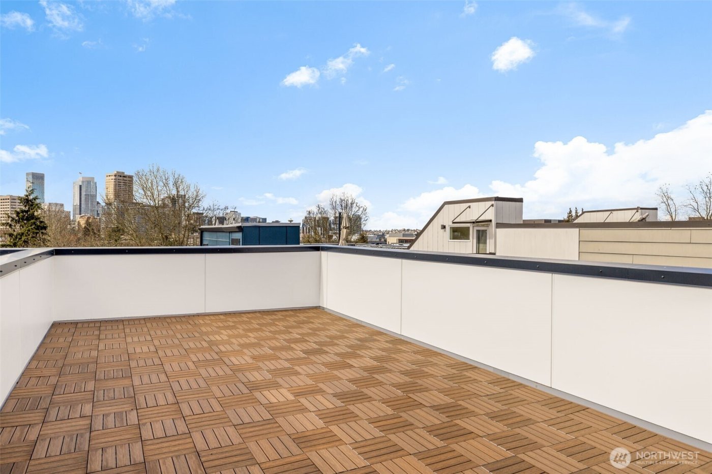 914 B 15th Avenue , Seattle, WA 98122