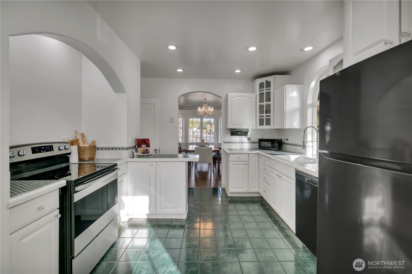 7656 Pacific Avenue , Tacoma, WA 98408