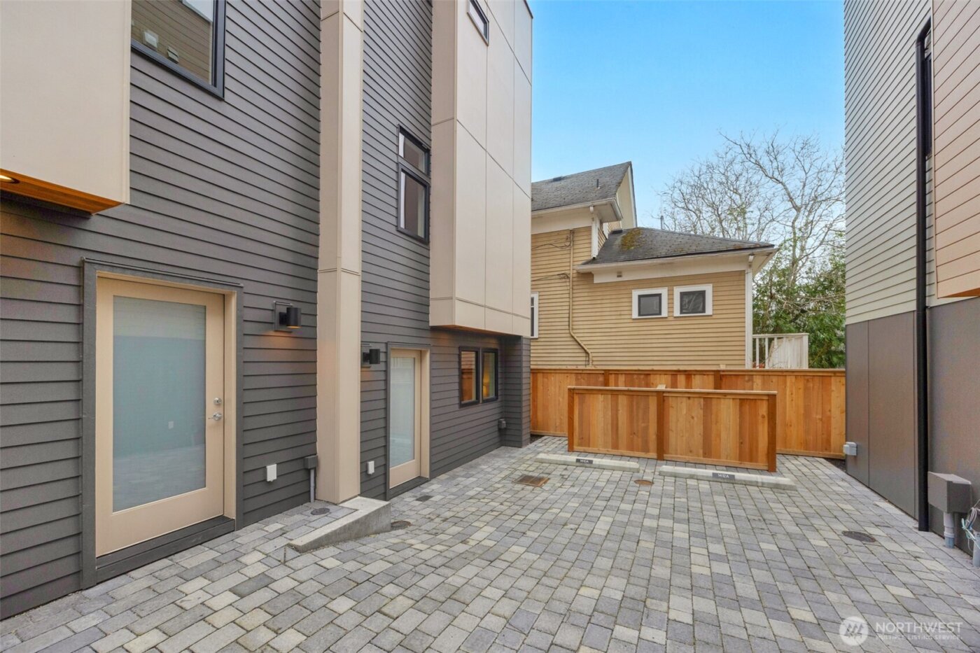 1410 N 47th Street #A, Seattle, WA 98103