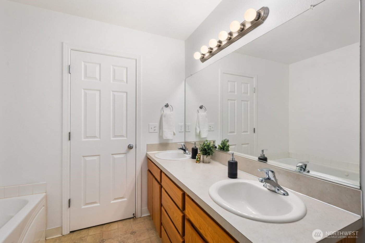 7128 34th Avenue NE, Olympia, WA 98516-1407