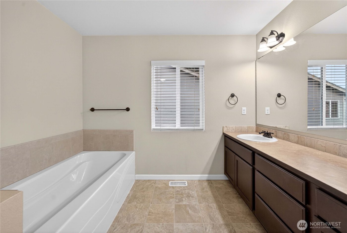 11411 129th Street E, Puyallup, WA 98374-3125