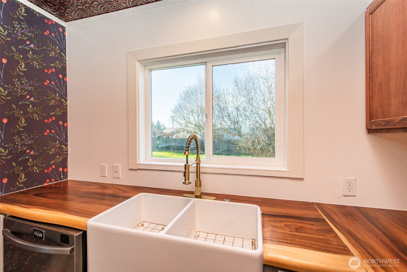 1202 W 9th Street , Port Angeles, WA 98363