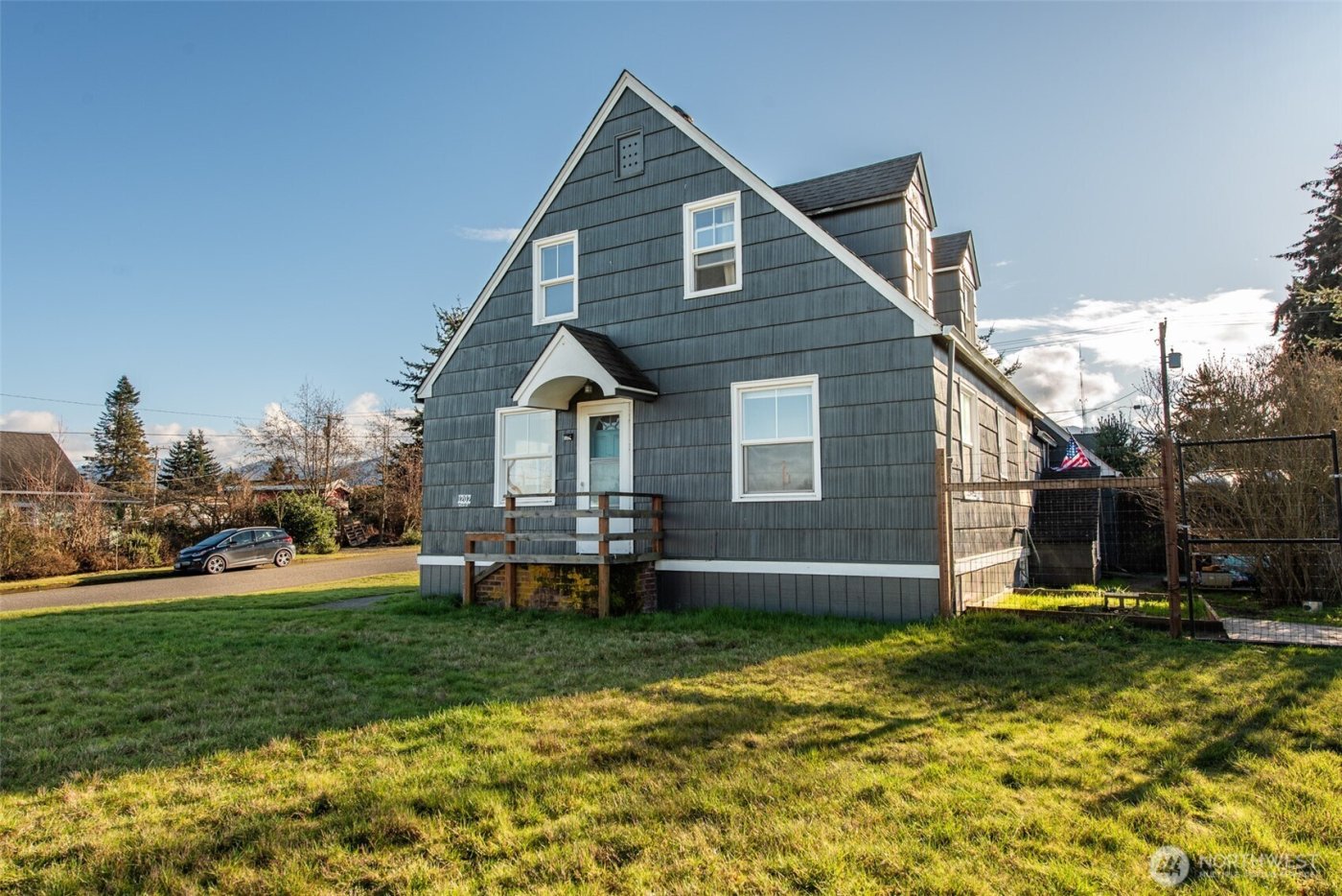 1202 W 9th Street , Port Angeles, WA 98363