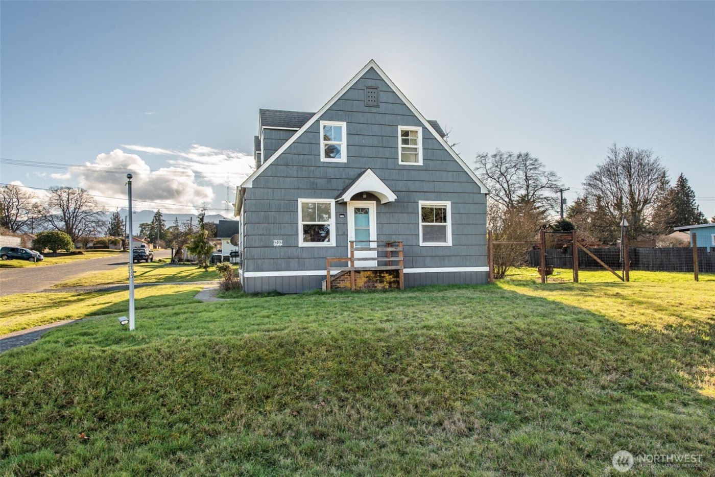 1202 W 9th Street , Port Angeles, WA 98363