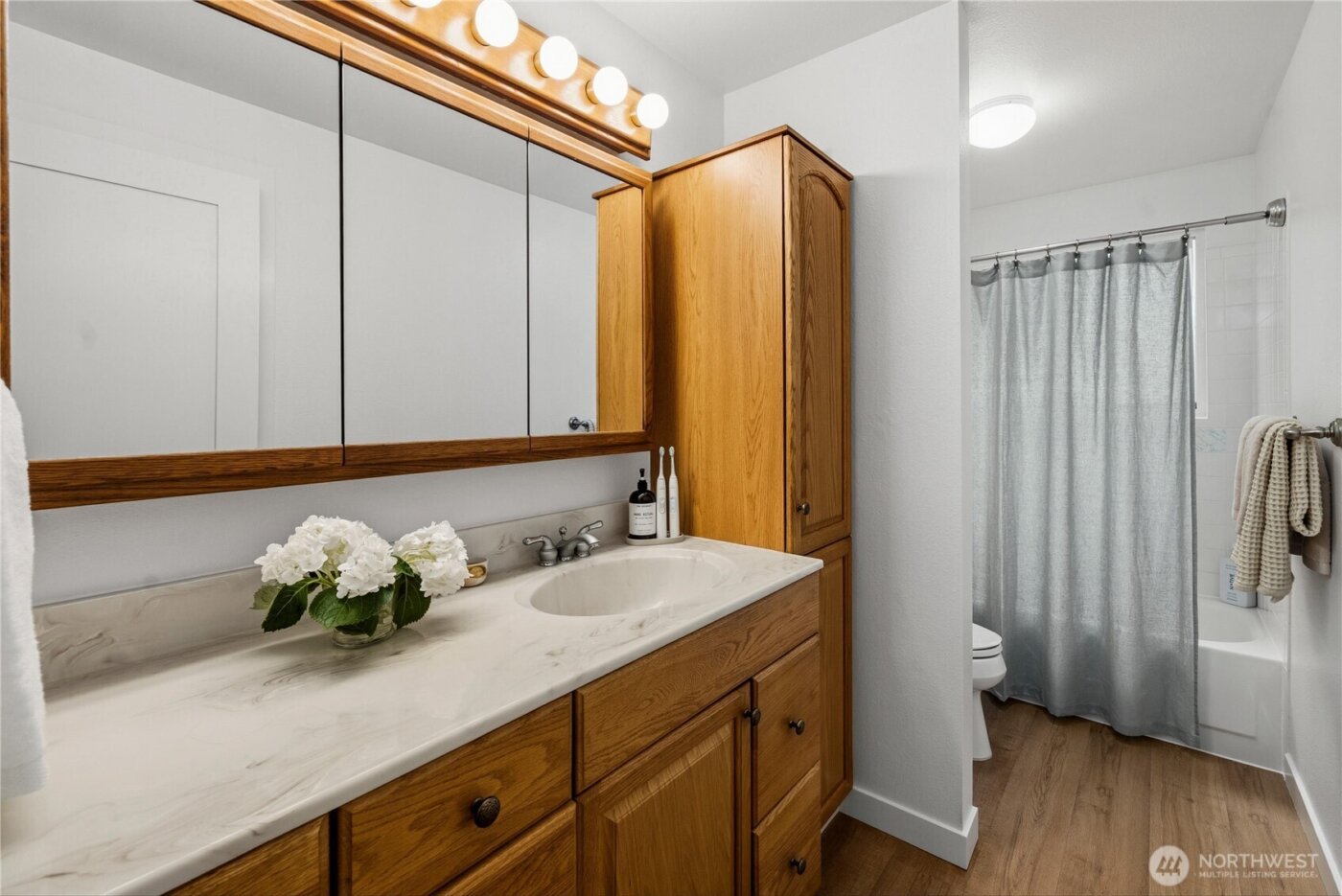 751 Alvord Avenue N, Kent, WA 98031