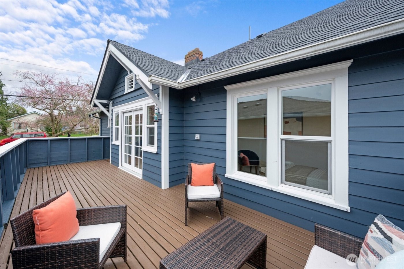 8341 28th Avenue NW, Seattle, WA 98117