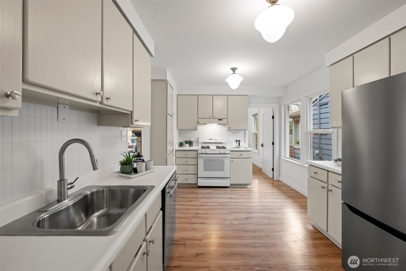 8341 28th Avenue NW, Seattle, WA 98117