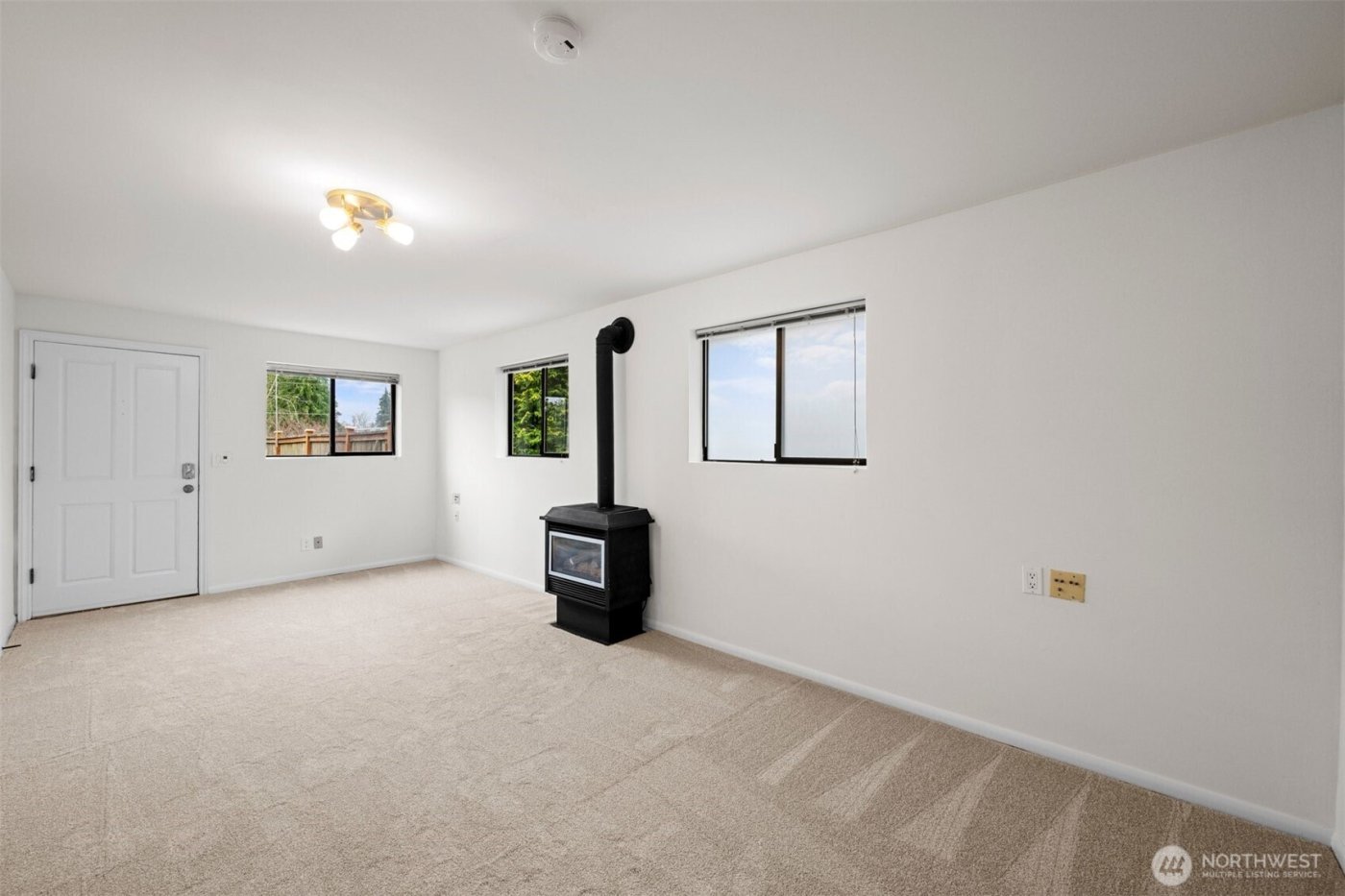 8341 28th Avenue NW, Seattle, WA 98117