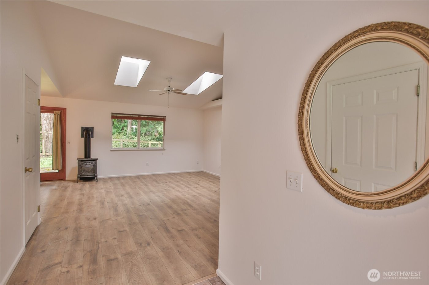 7847 Blakely Avenue , Clinton, WA 98236