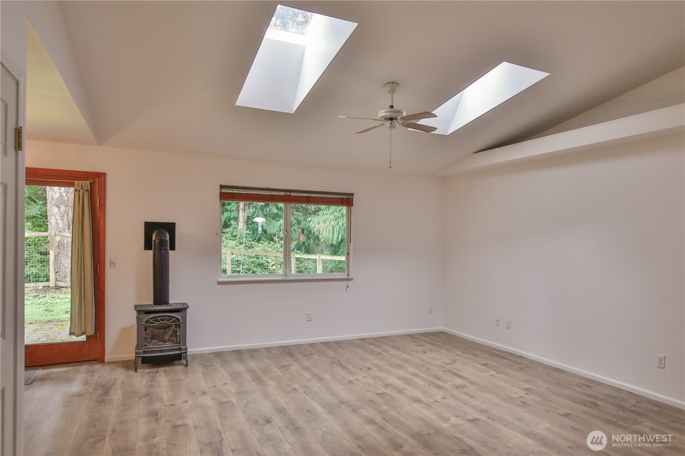 7847 Blakely Avenue , Clinton, WA 98236