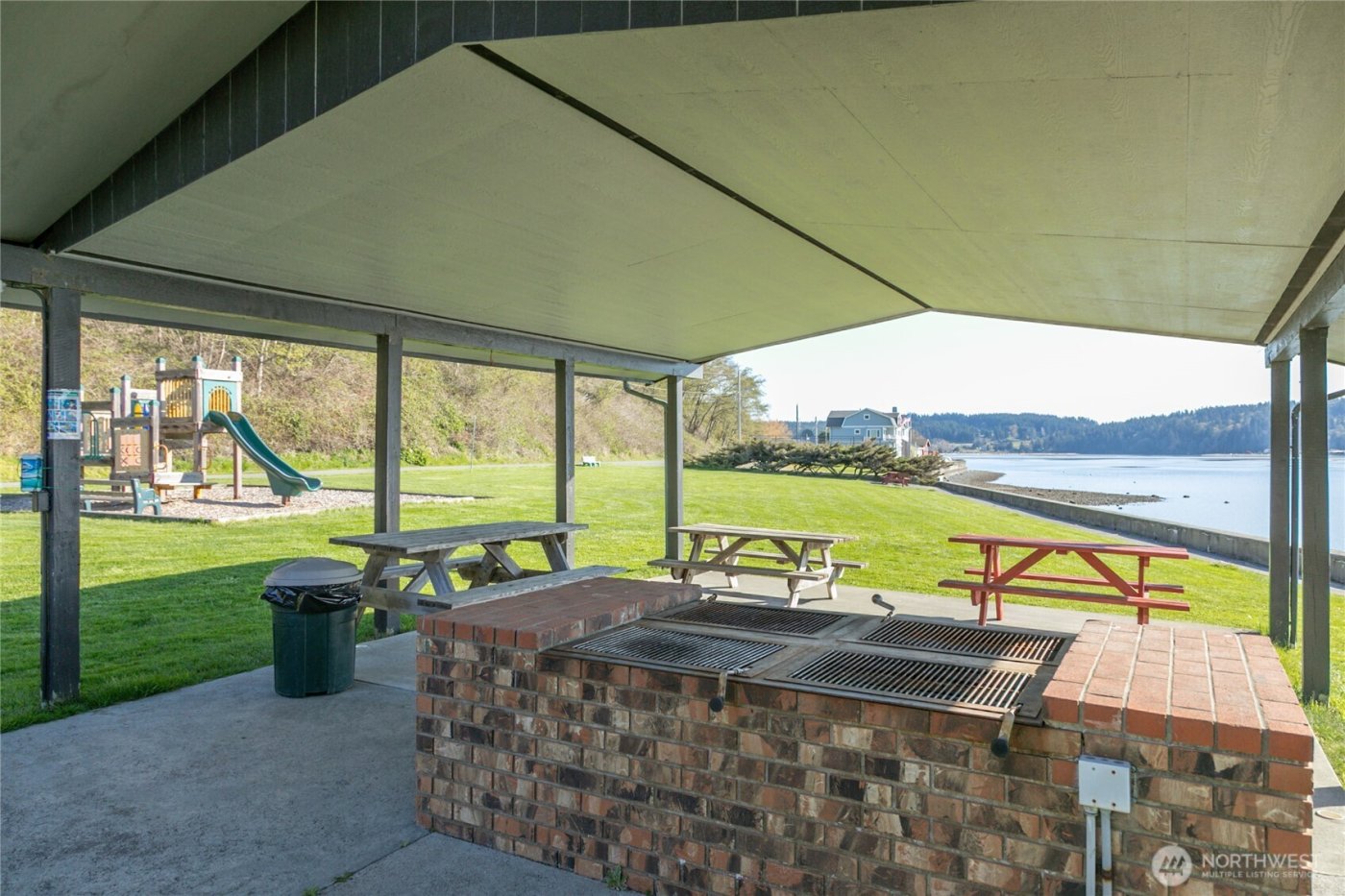 7847 Blakely Avenue , Clinton, WA 98236