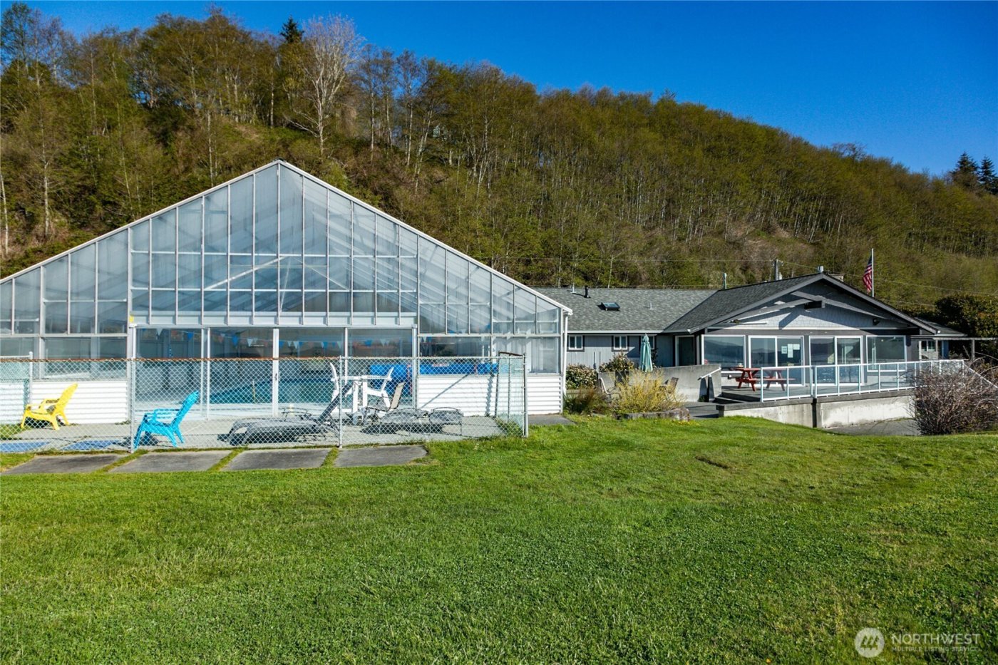 7847 Blakely Avenue , Clinton, WA 98236