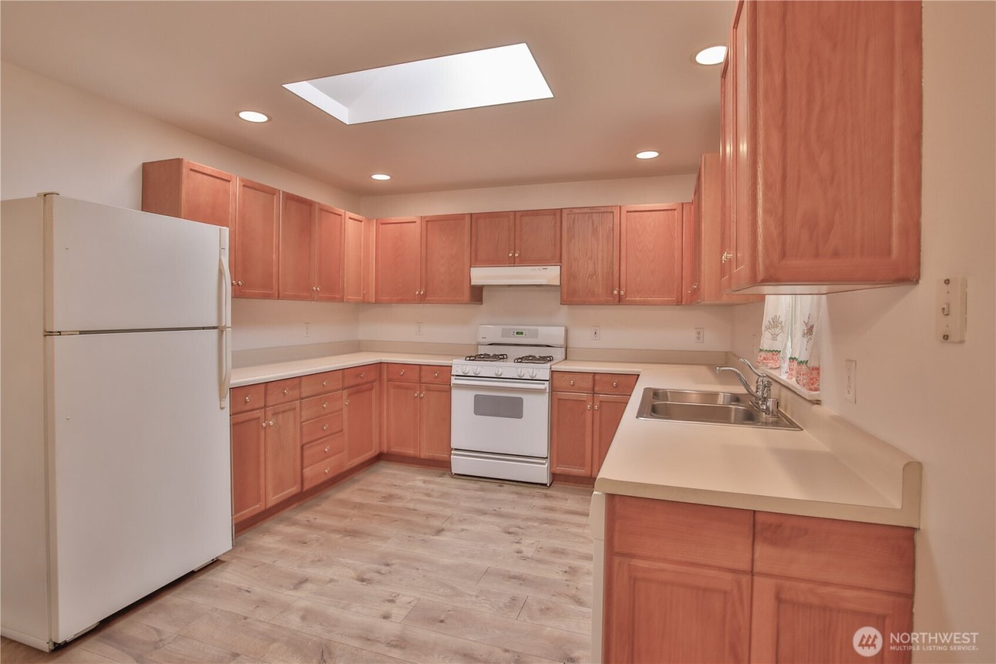 7847 Blakely Avenue , Clinton, WA 98236