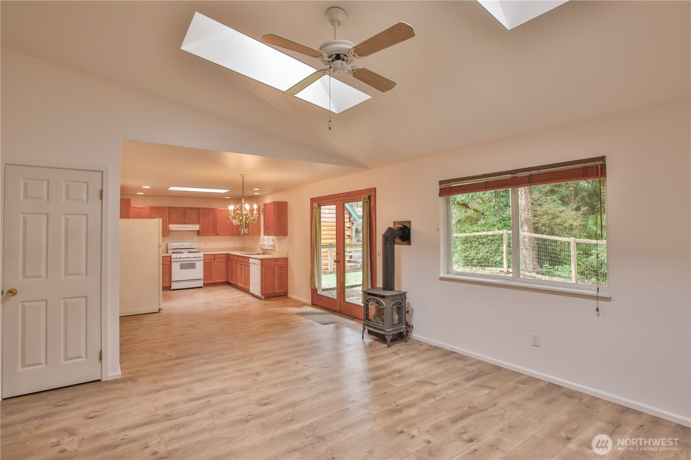 7847 Blakely Avenue , Clinton, WA 98236