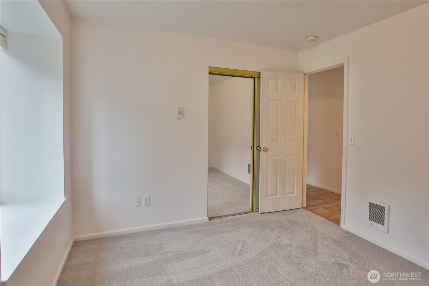 7847 Blakely Avenue , Clinton, WA 98236