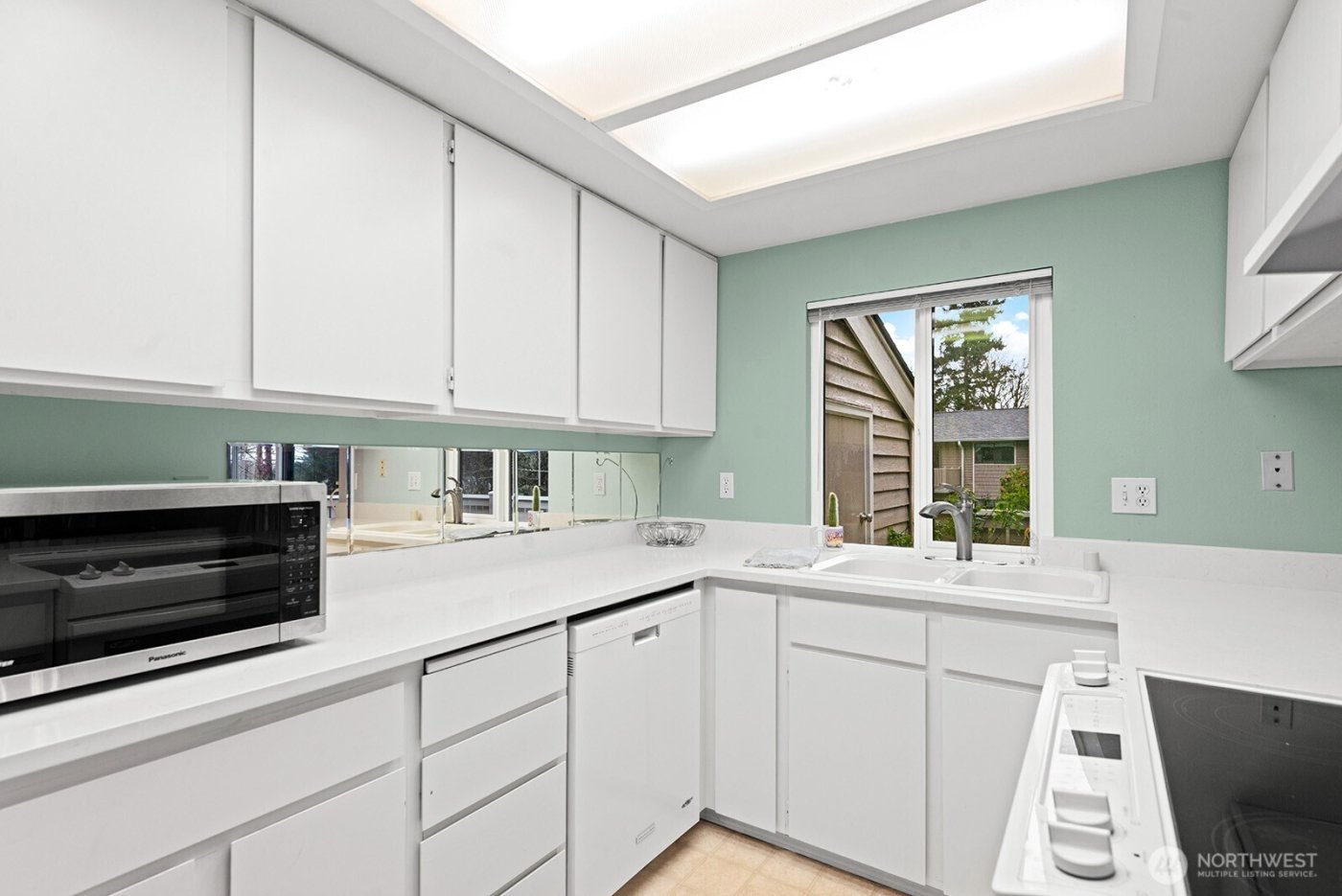 9919 NE 144th Lane #606, Kirkland, WA 98034