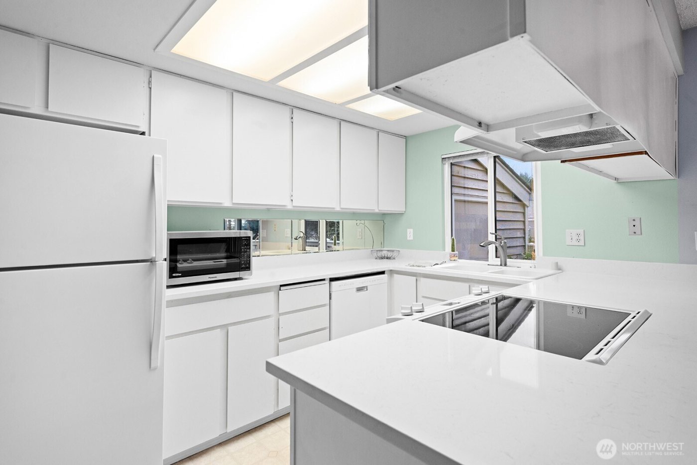 9919 NE 144th Lane #606, Kirkland, WA 98034