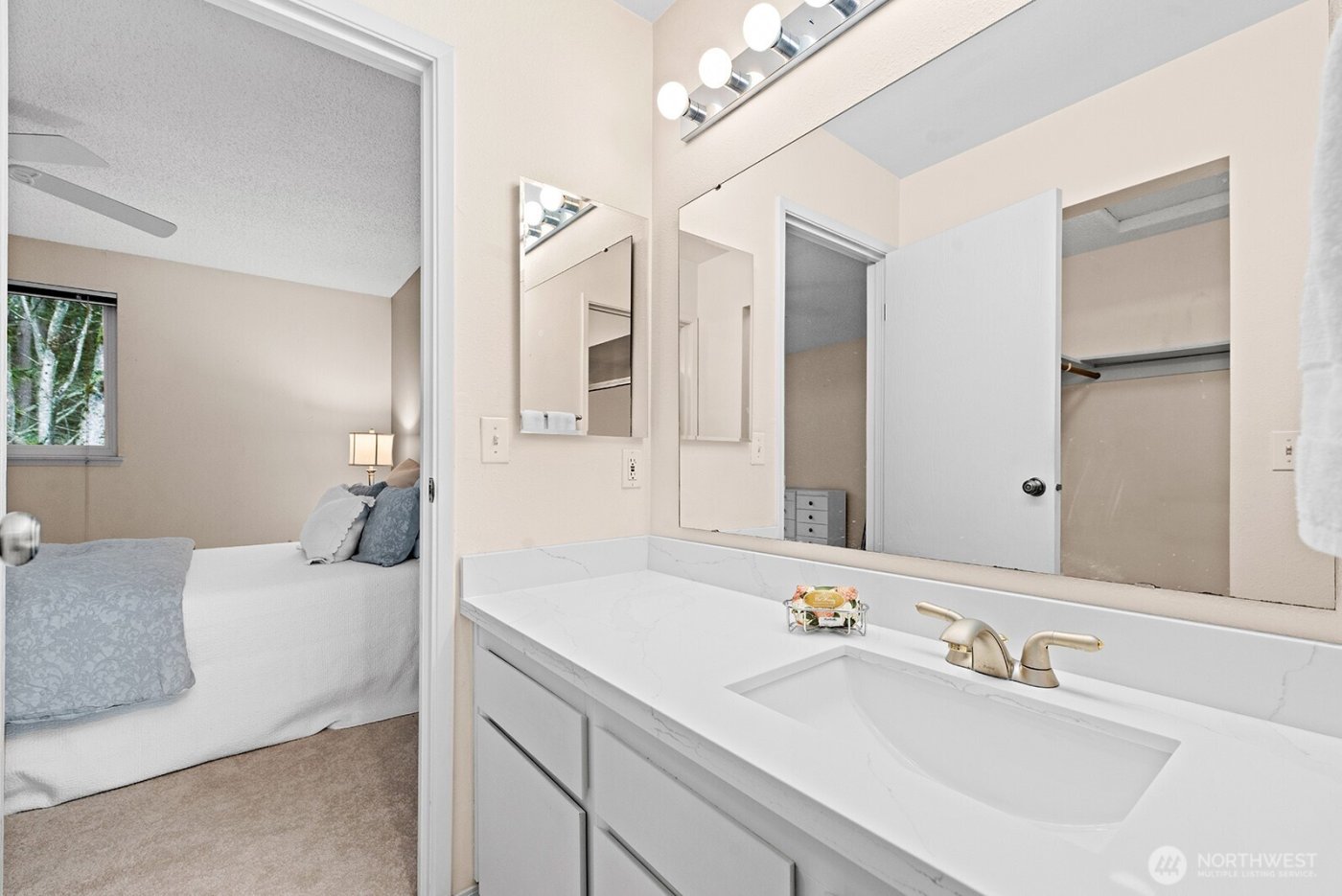 9919 NE 144th Lane #606, Kirkland, WA 98034