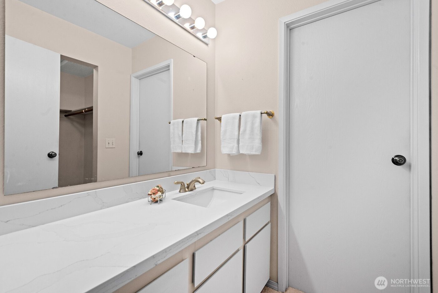 9919 NE 144th Lane #606, Kirkland, WA 98034