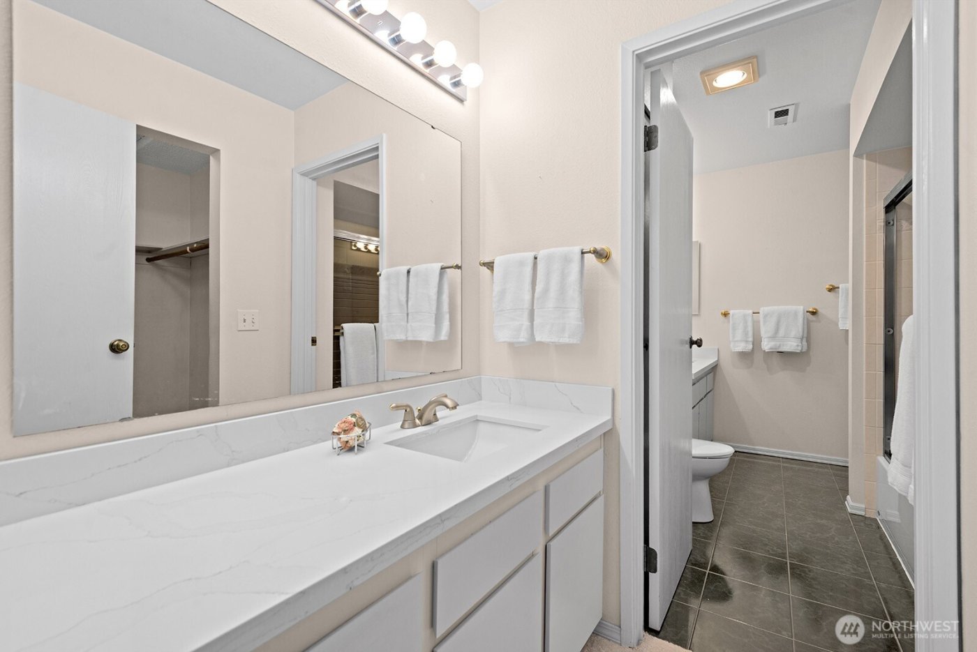 9919 NE 144th Lane #606, Kirkland, WA 98034