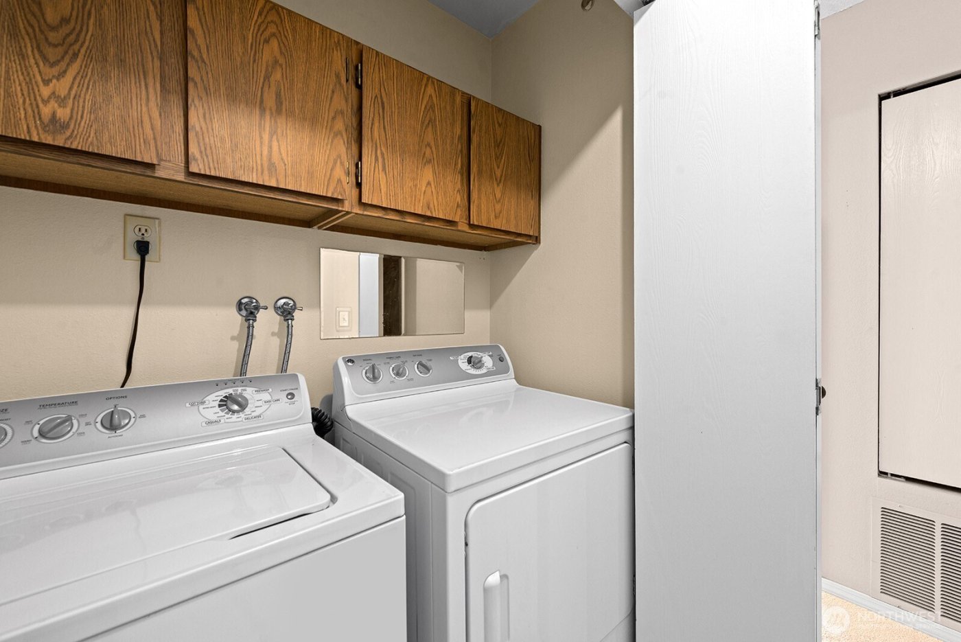 9919 NE 144th Lane #606, Kirkland, WA 98034