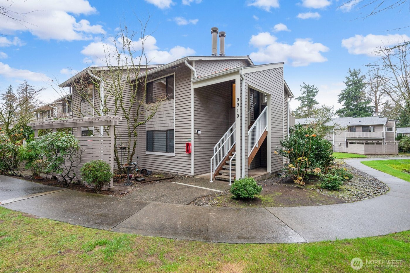 9919 NE 144th Lane #606, Kirkland, WA 98034