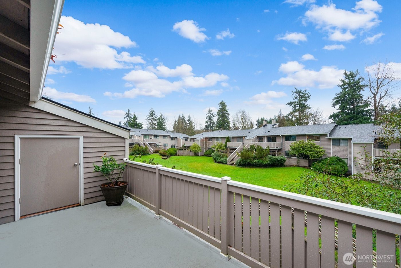 9919 NE 144th Lane #606, Kirkland, WA 98034