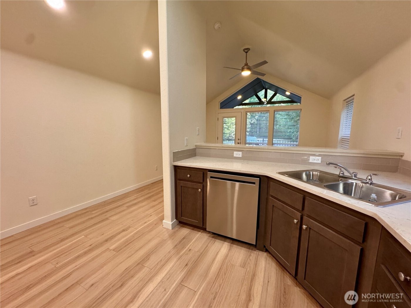 33 N Mount Washington Place , Hoodsport, WA 98548