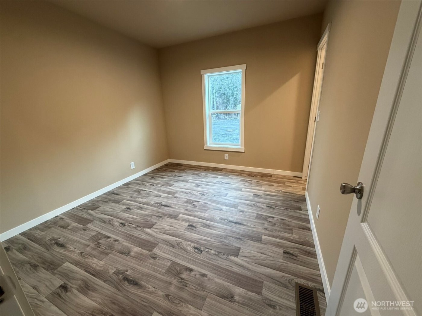 2010 Broadway Avenue #20, Hoquiam, WA 98550