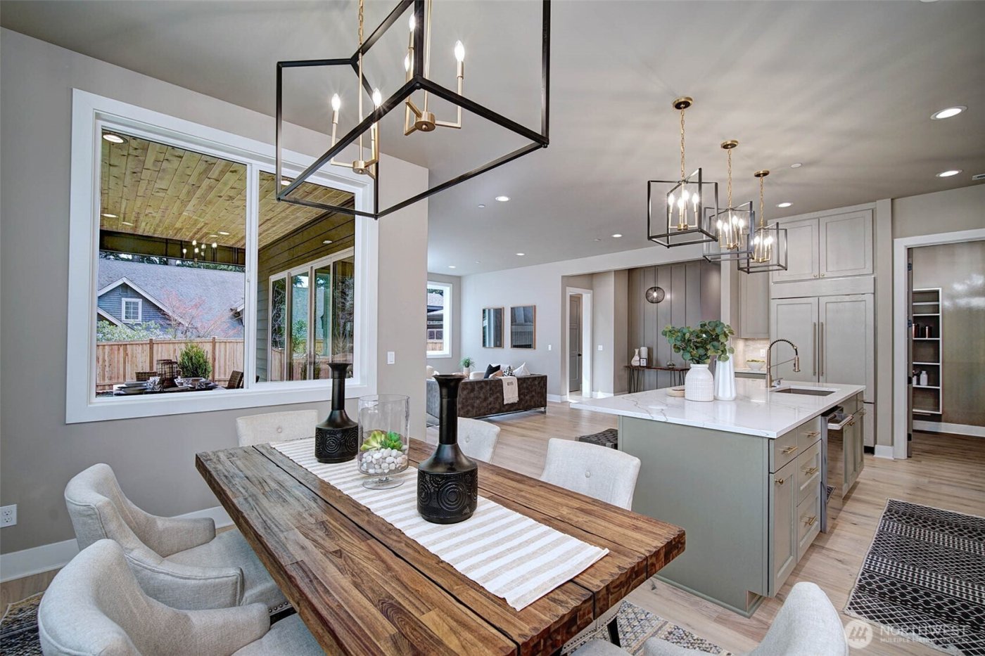 12818 NE 65th Lane , Kirkland, WA 98033