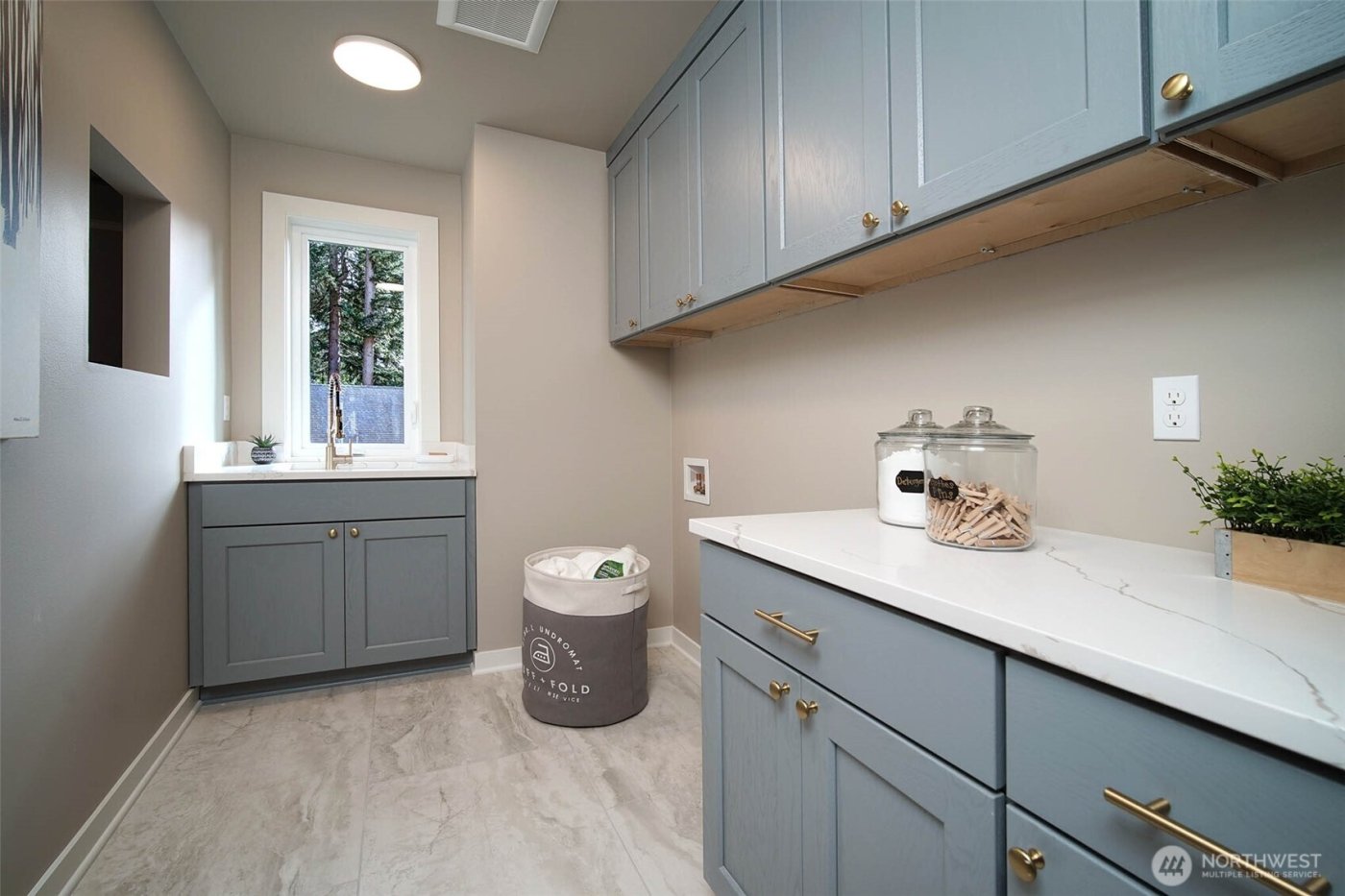 12818 NE 65th Lane , Kirkland, WA 98033