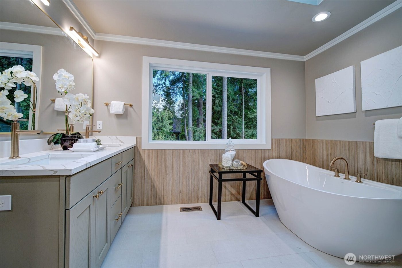 12818 NE 65th Lane , Kirkland, WA 98033