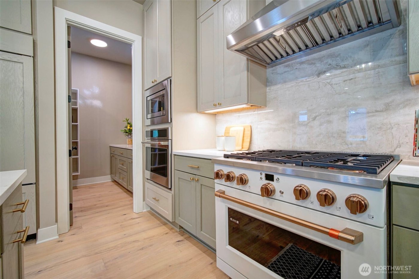 12818 NE 65th Lane , Kirkland, WA 98033