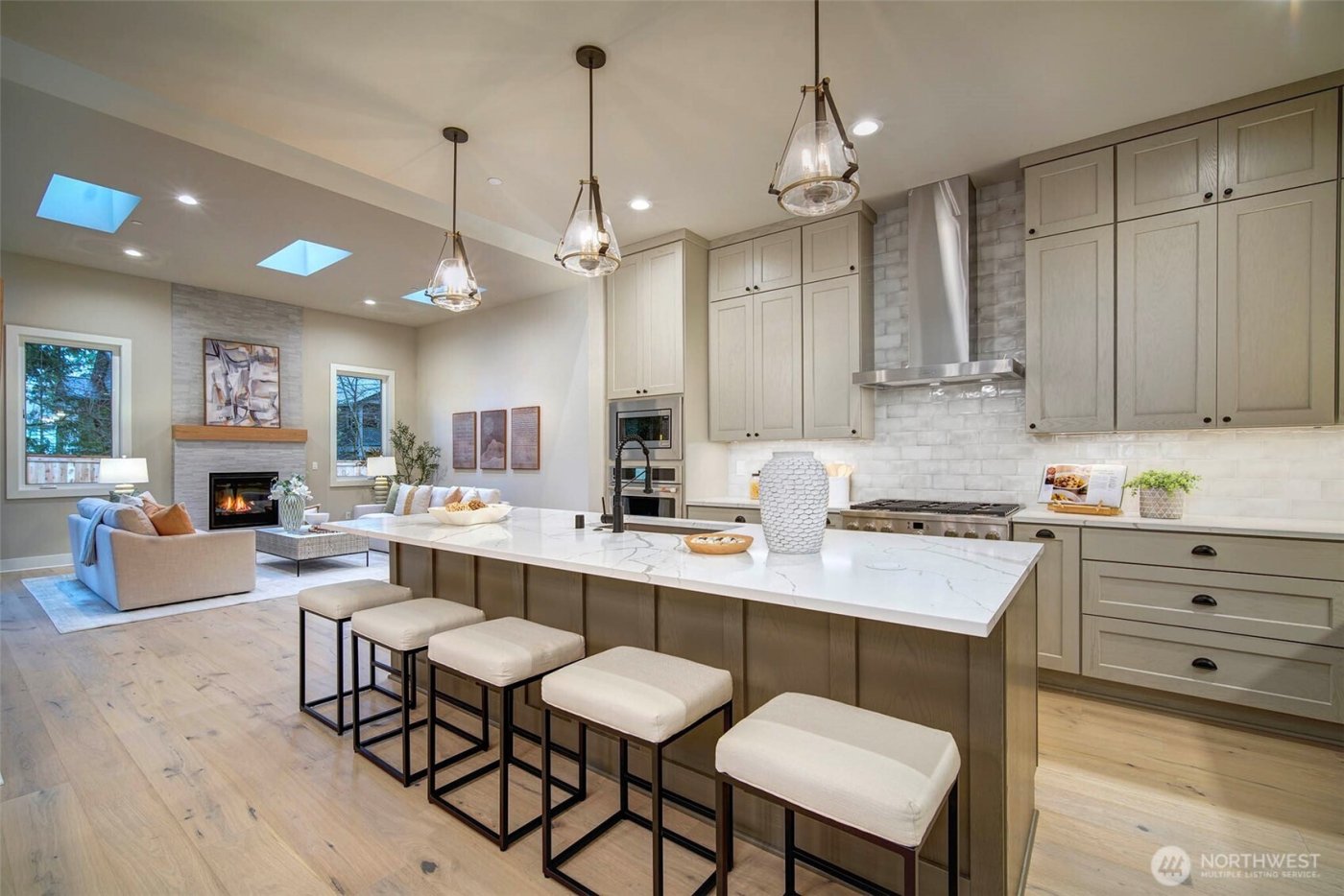 12813 NE 65th Lane , Kirkland, WA 98033