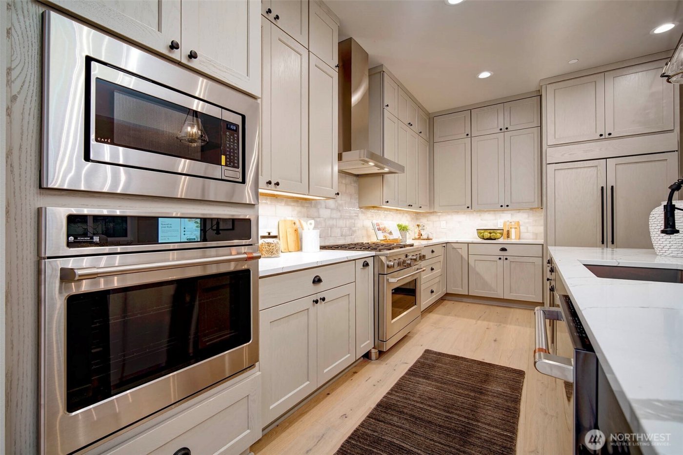 12813 NE 65th Lane , Kirkland, WA 98033