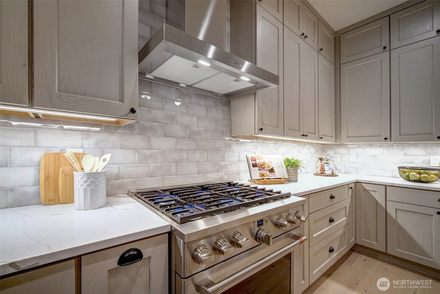 12813 NE 65th Lane , Kirkland, WA 98033